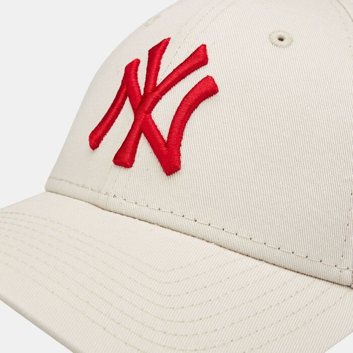 New Era Men's League Essential New York Yankees 9FORTY Cap Beige New Era Men's League Essential New York Yankees 9FORTY Cap Beige image number 2