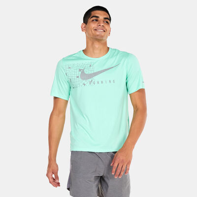 Nike Men's Dri-FIT UV Miler Run Division Graphic T-Shirt Green
