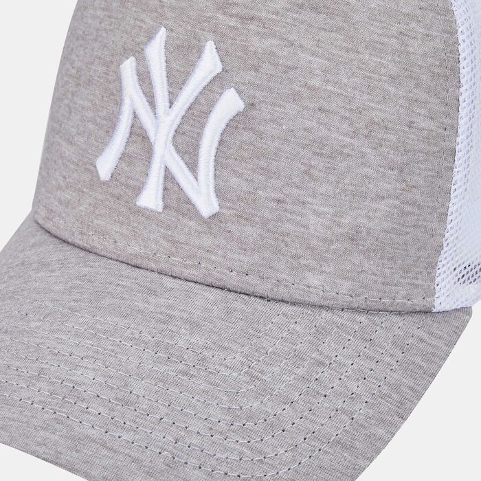 New Era Men's New York Yankees Jersey Essential Trucker Cap Grey New Era Men's New York Yankees Jersey Essential Trucker Cap Grey image number 2
