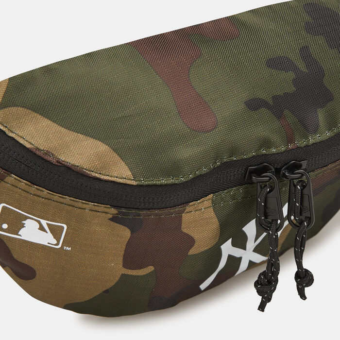 New Era Men's MLB New York Yankees Mini Waist Bag Green New Era Men's MLB New York Yankees Mini Waist Bag Green image number 3