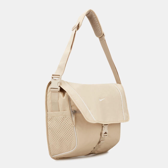 Nike Sportswear Essentials Messenger Bag (15L) Beige image number 2