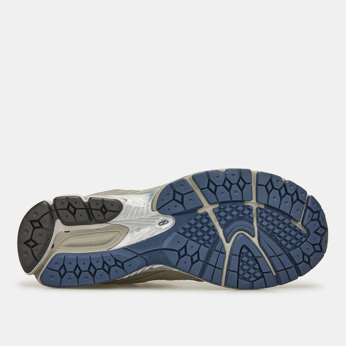 New Balance Men's 2002R Shoes Grey New Balance Men's 2002R Shoes Grey image number 3