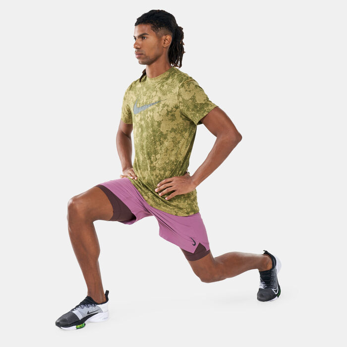 Nike Men's 2-in-1 Yoga Shorts Purple Nike Men's 2-in-1 Yoga Shorts Purple image number 2
