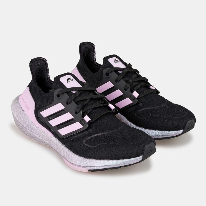 adidas Women's Ultraboost 22 Shoe Black image number 1