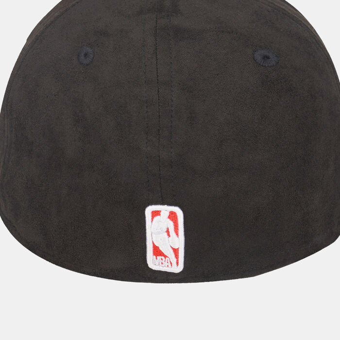 New Era Men's NBA Chicago Bulls 39THIRTY Cap Black image number 1