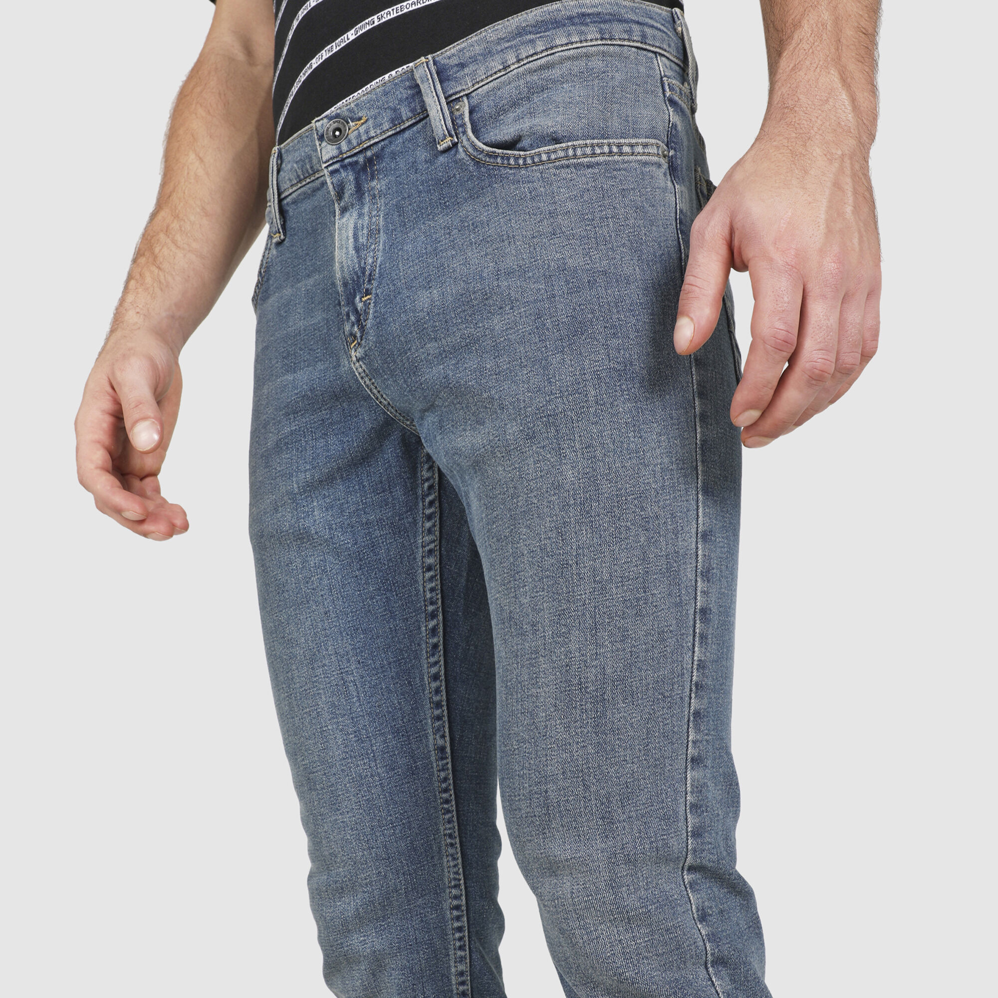 V76 skinny online