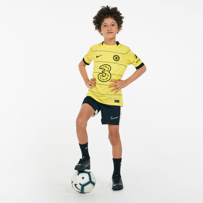 Nike Kids' Chelsea F.C. Stadium Away T-Shirt - 2021/22 (Older Kids) yellow Nike Kids' Chelsea F.C. Stadium Away T-Shirt - 2021/22 (Older Kids) yellow image number 2