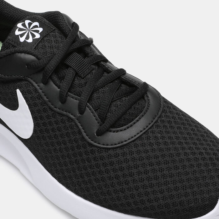 Nike Women's Tanjun Shoe Black image number 4