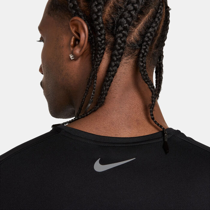 Nike Men's Miler Flash Dri-FIT UV Running T-Shirt Black Nike Men's Miler Flash Dri-FIT UV Running T-Shirt Black image number 4