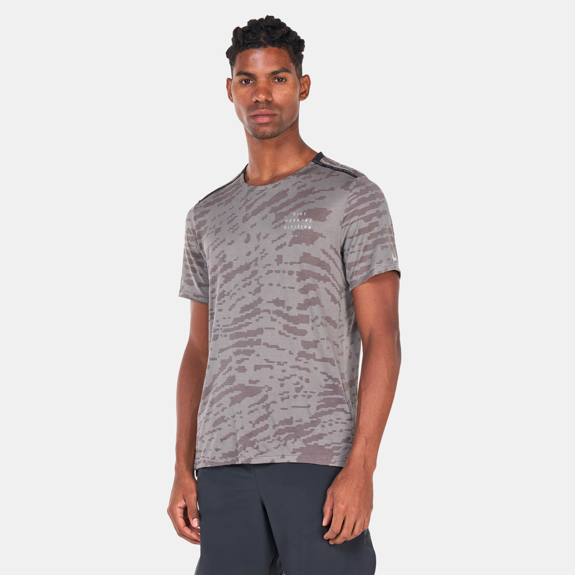 Nike rise 365 store camo