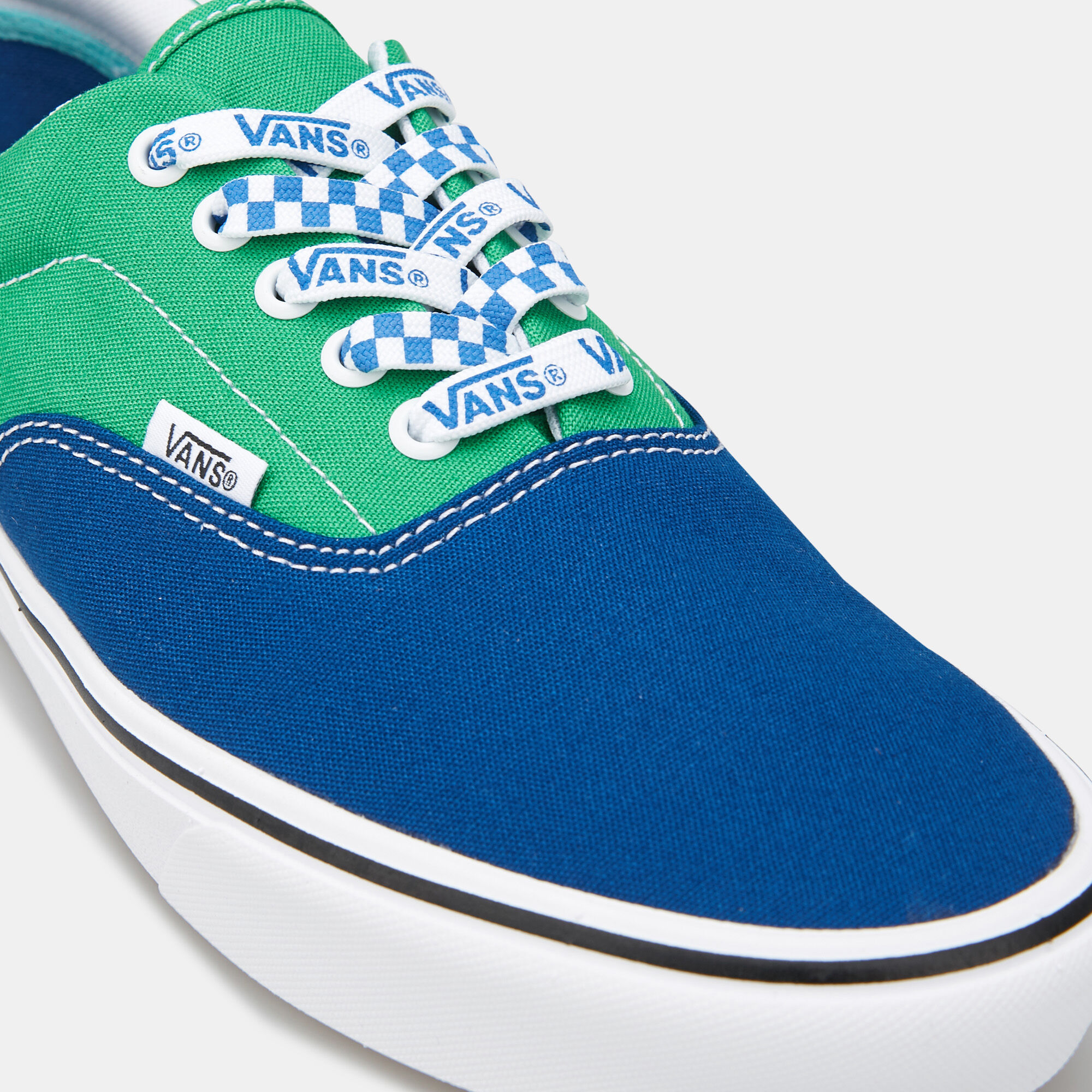 Vans comfycush best sale era bugs
