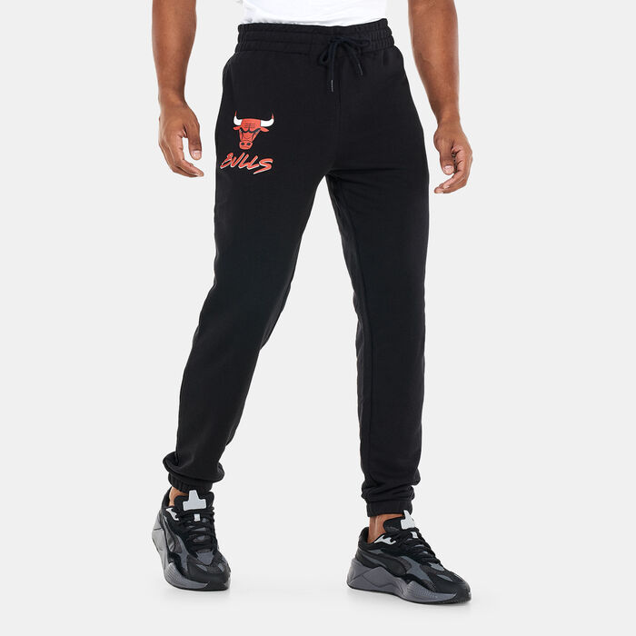 New Era Men's Chicago Bulls NBA Script Black Joggers Black New Era Men's Chicago Bulls NBA Script Black Joggers Black image number 0