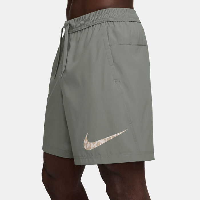 Nike Men's Form Dri-FIT Unlined Versatile Shorts Green Nike Men's Form Dri-FIT Unlined Versatile Shorts Green image number 2