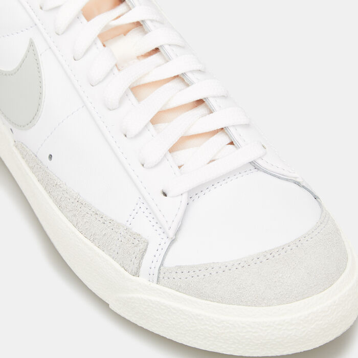 Nike Men's Blazer Low '77 Vintage Shoes White Nike Men's Blazer Low '77 Vintage Shoes White image number 4