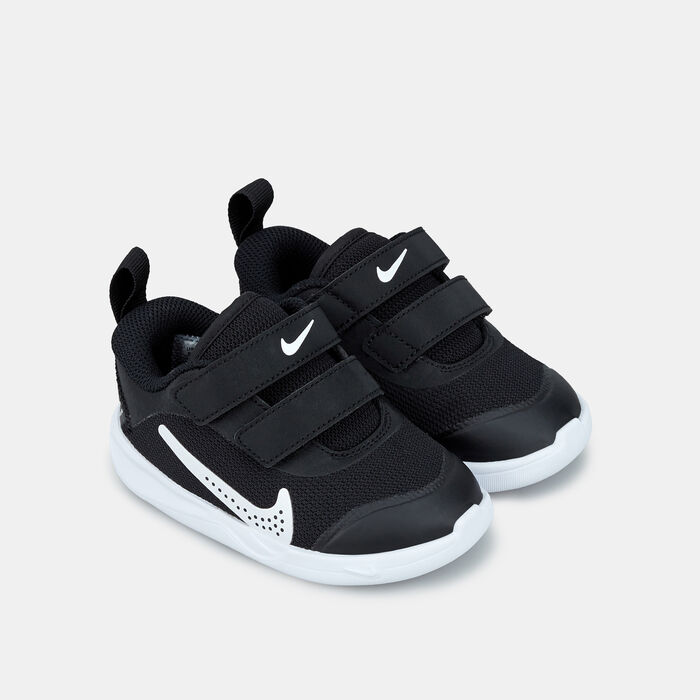 Nike Kids' Omni-Multi Court Running Shoe (Baby and Toddler) Black image number 1