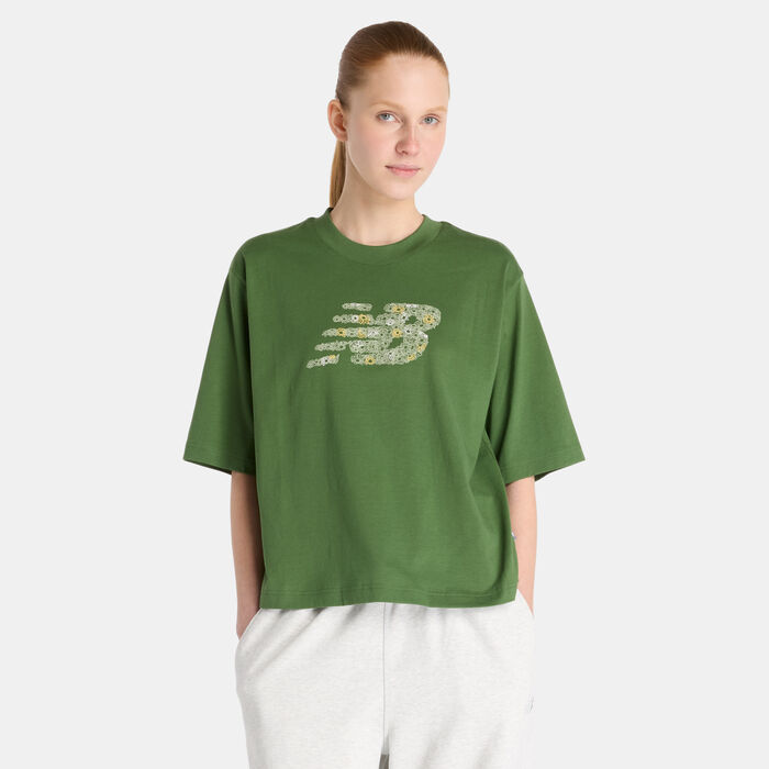 New Balance Women's Flower Logo Sweatshirt Green New Balance Women's Flower Logo Sweatshirt Green image number 0
