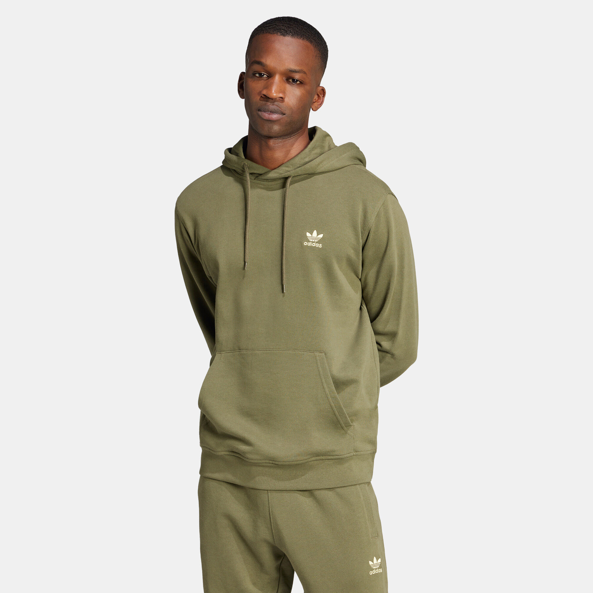 Trefoil essentials hoodie adidas 2025