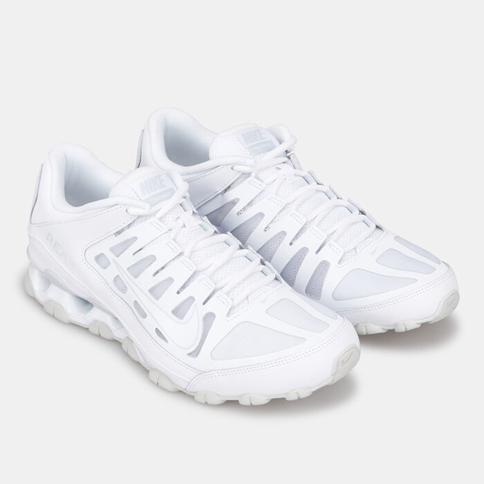 white nike reax shoes