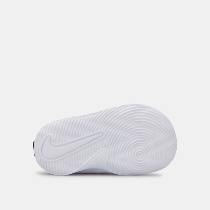 Nike Kids' Team Hustle D9 Shoe (Baby and Toddler) White Nike Kids' Team Hustle D9 Shoe (Baby and Toddler) White image number 3
