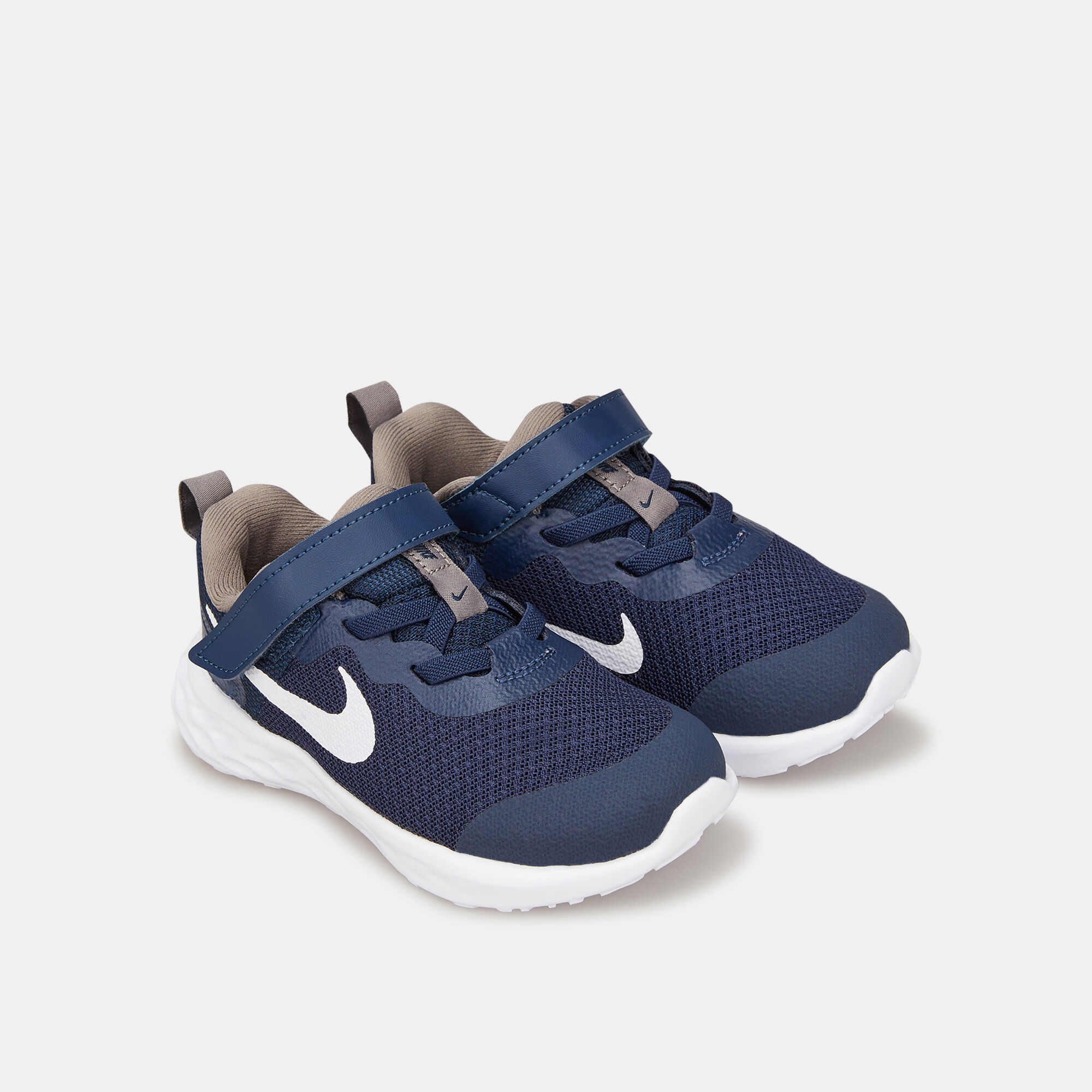 Kids navy nike trainers hot sale