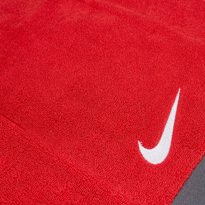 Nike Men's Fundamental Towel (M) Red Nike Men's Fundamental Towel (M) Red image number 2