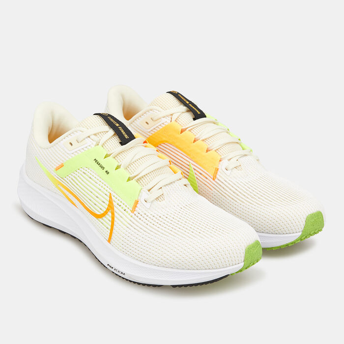 Nike Men's Pegasus 40 Road Running Shoe White image number 2