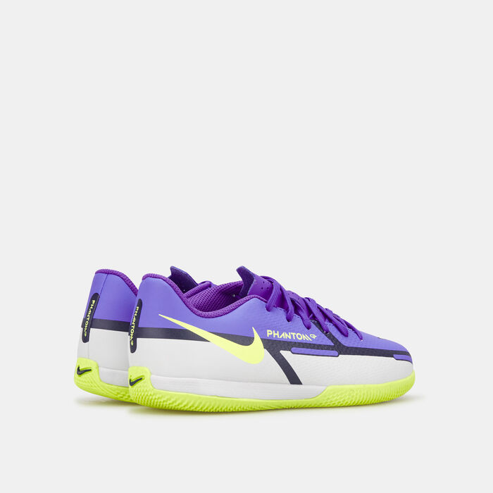 Nike Kids' Phantom GT2 Academy Indoor Court Football Shoe Purple Nike Kids' Phantom GT2 Academy Indoor Court Football Shoe Purple image number 2