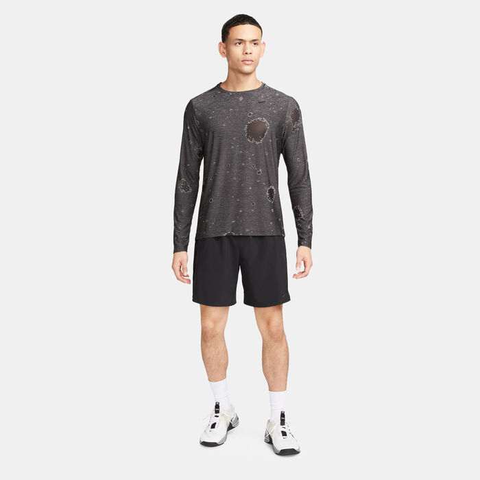 Nike Men's Dri-FIT Tie-Dye Long Sleeve T-Shirt Grey Nike Men's Dri-FIT Tie-Dye Long Sleeve T-Shirt Grey image number 2