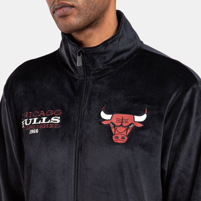 New Era Men's NBA Chicago Bulls Lifestyle Velour Full-Zip Track Jacket Black New Era Men's NBA Chicago Bulls Lifestyle Velour Full-Zip Track Jacket Black image number 3