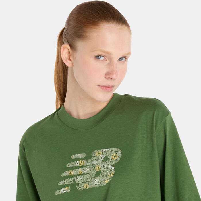 New Balance Women's Flower Logo Sweatshirt Green New Balance Women's Flower Logo Sweatshirt Green image number 2