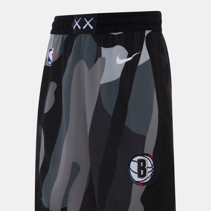 Nike Men's NBA Brooklyn Nets 24/25 Dri-FIT Swingman City Edition Basketball Shorts Grey Nike Men's NBA Brooklyn Nets 24/25 Dri-FIT Swingman City Edition Basketball Shorts Grey image number 2