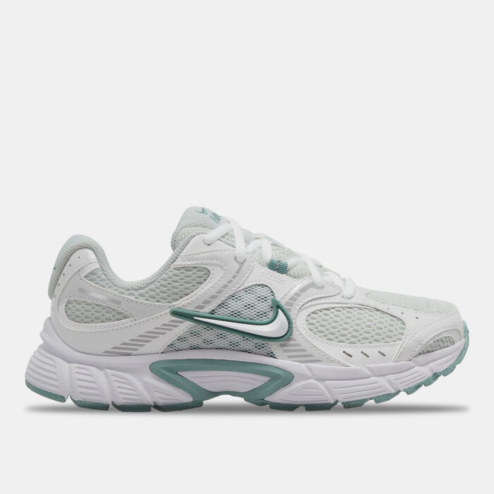 Nike Women's V5 RNR Shoes White Nike Women's V5 RNR Shoes White image number 0