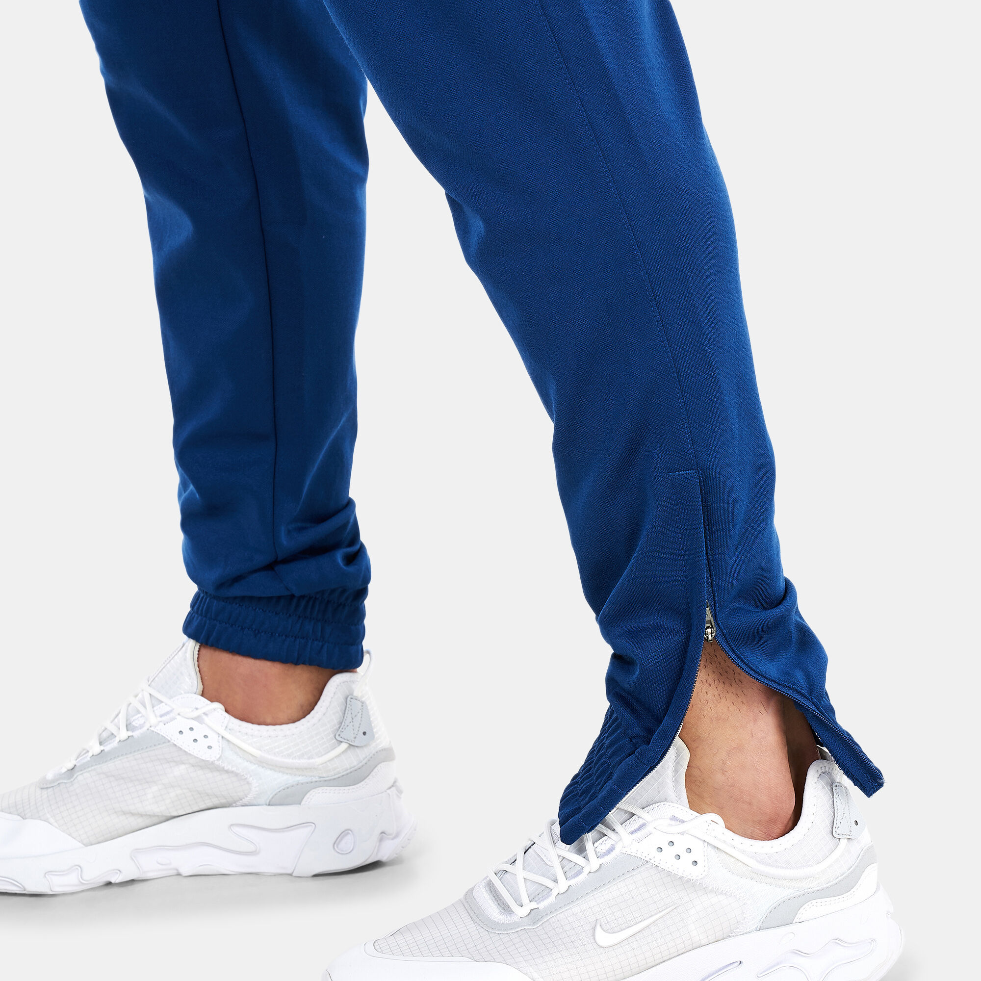Nike travel pants top