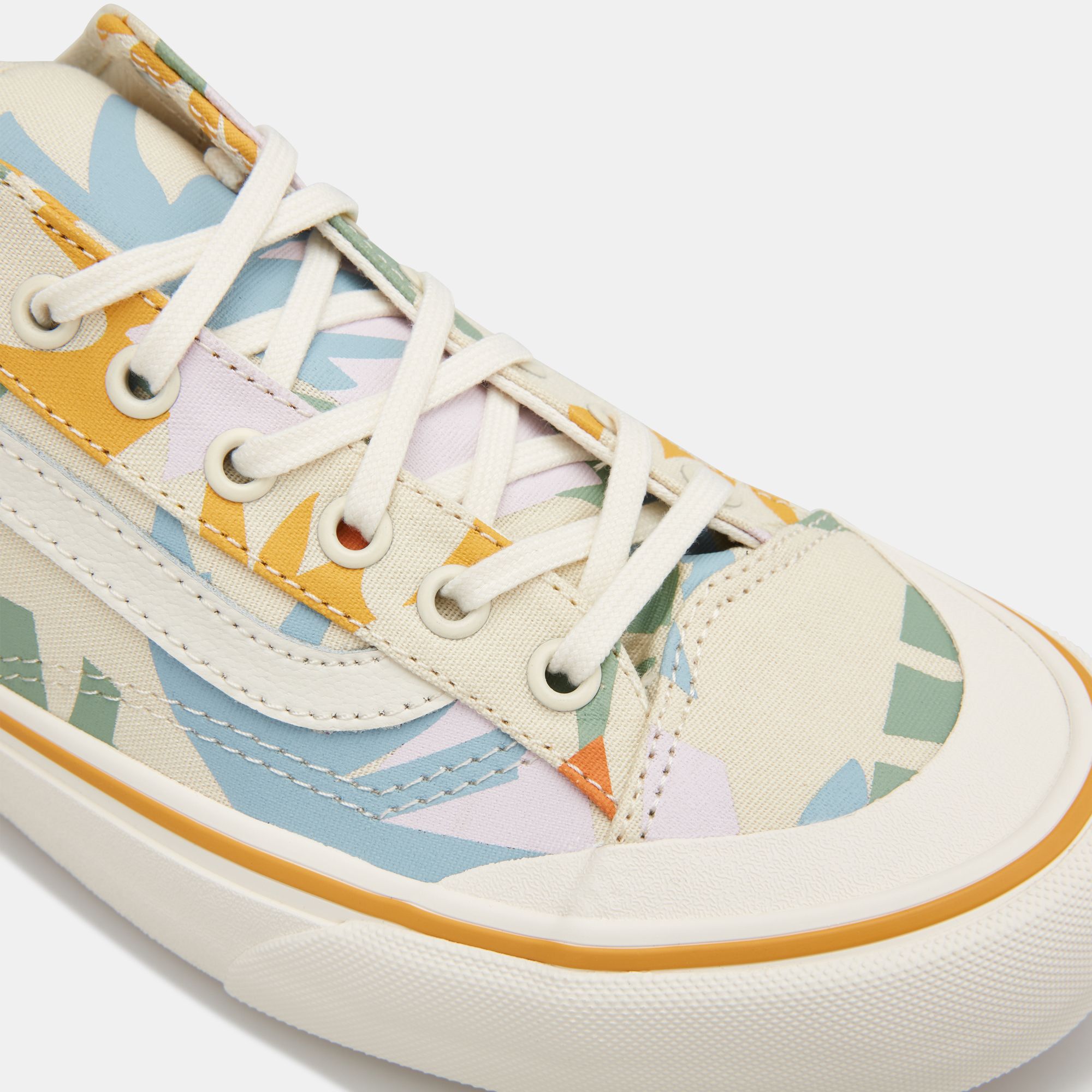 Vans leila hurst decon sale style 36 white sneakers
