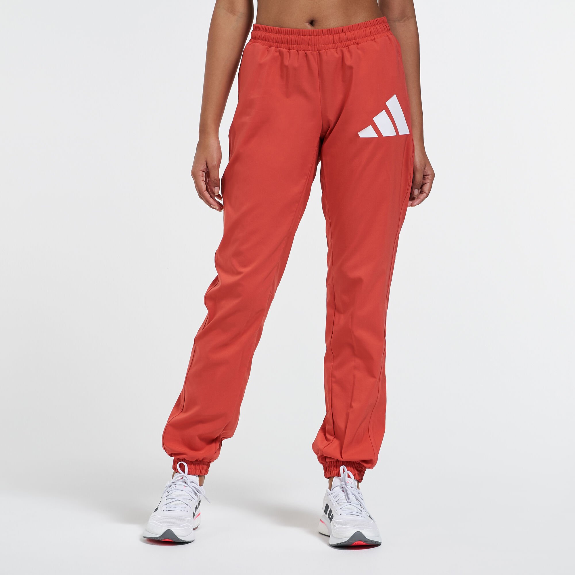Adidas badge sales of sport sweatpants