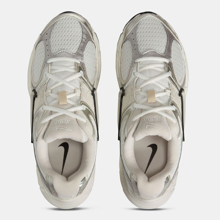 Nike Women's V5 RNR Shoes White Nike Women's V5 RNR Shoes White image number 4
