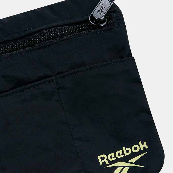 Reebok Classics Summer Retreat City Crossbody Bag Black Reebok Classics Summer Retreat City Crossbody Bag Black image number 2
