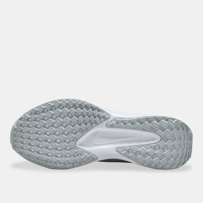 Nike Men's Quest 6 Road Running Shoes White Nike Men's Quest 6 Road Running Shoes White image number 3