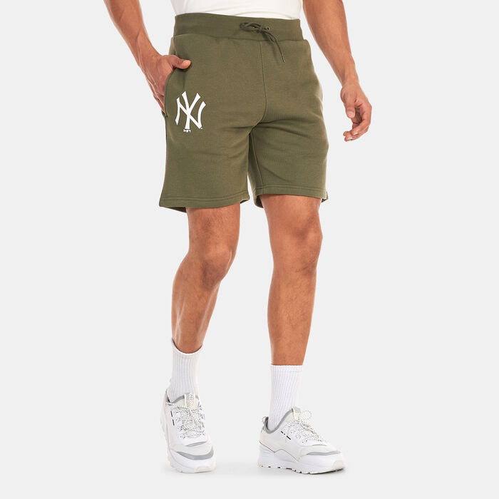 New Era Men's New York Yankees League Essential Shorts Green New Era Men's New York Yankees League Essential Shorts Green image number 0