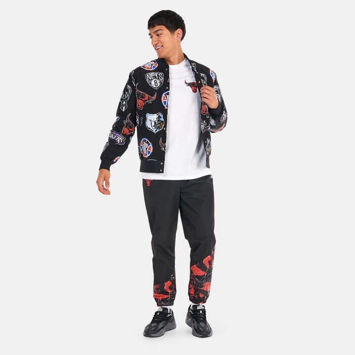 New Era Allover Print NBA Logo Bomber Jacket Black New Era Allover Print NBA Logo Bomber Jacket Black image number 4