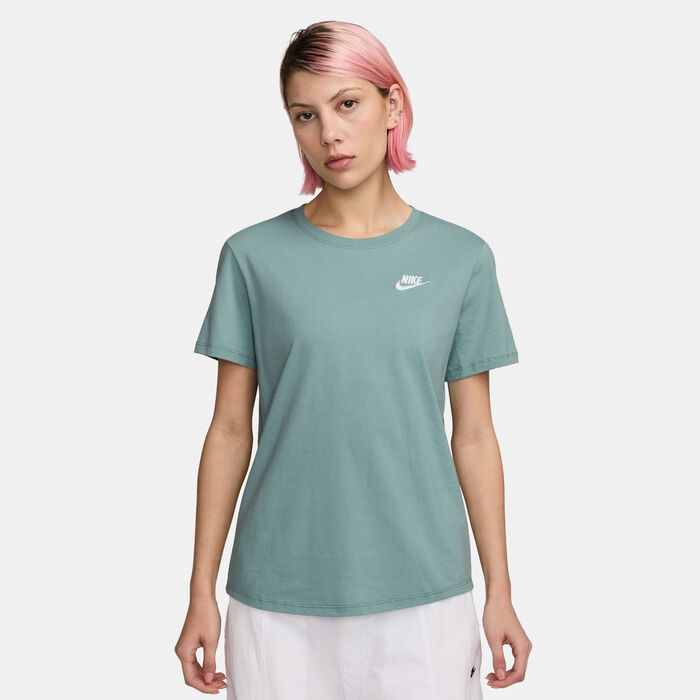 Nike Women's Sportswear Club Essentials T-Shirt Green Nike Women's Sportswear Club Essentials T-Shirt Green image number 0