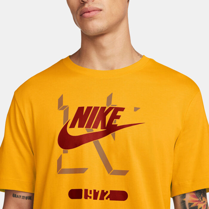 Nike Men's Sportswear T-Shirt yellow Nike Men's Sportswear T-Shirt yellow image number 2