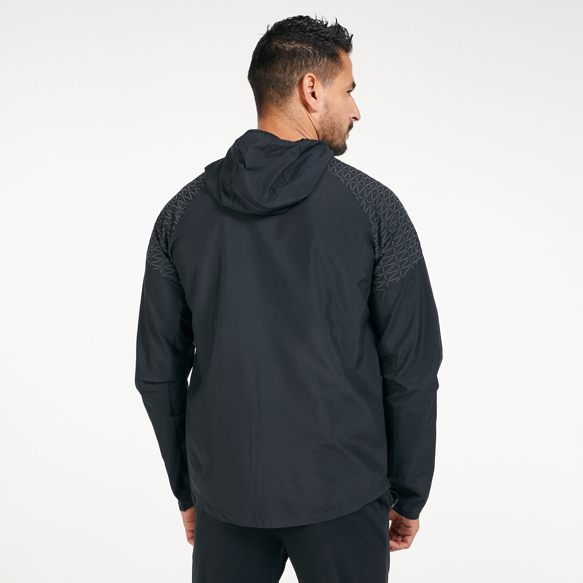 Buy Nike Men s Essentials Run Division Flash Jacket Black in KSA SSS