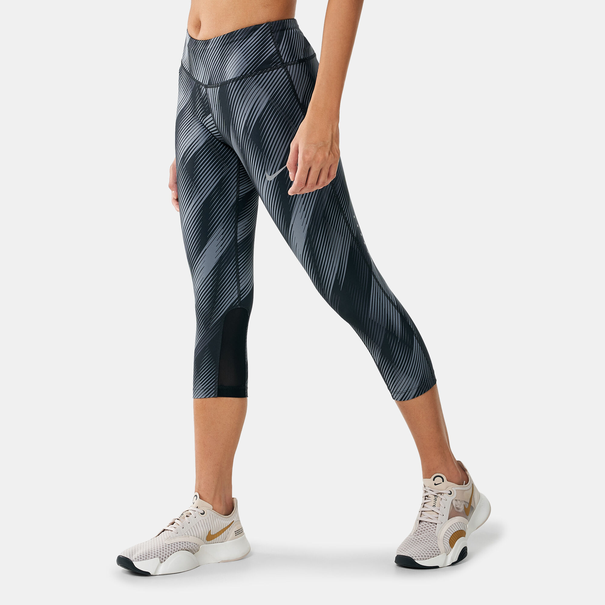 Buy Nike Women s Epic Run Capri Leggings Black in KSA SSS