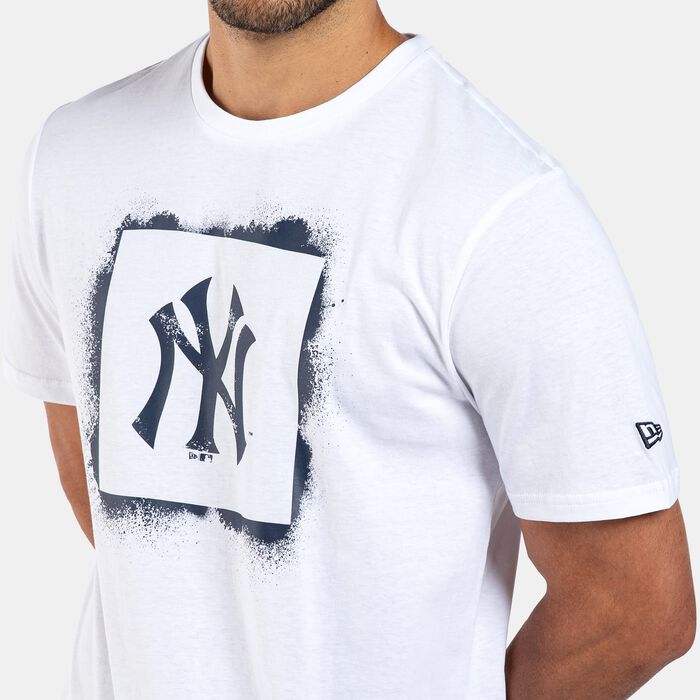 New Era Men's MLB New York Yankees Spray Stamp Graphic T-Shirt White image number 3
