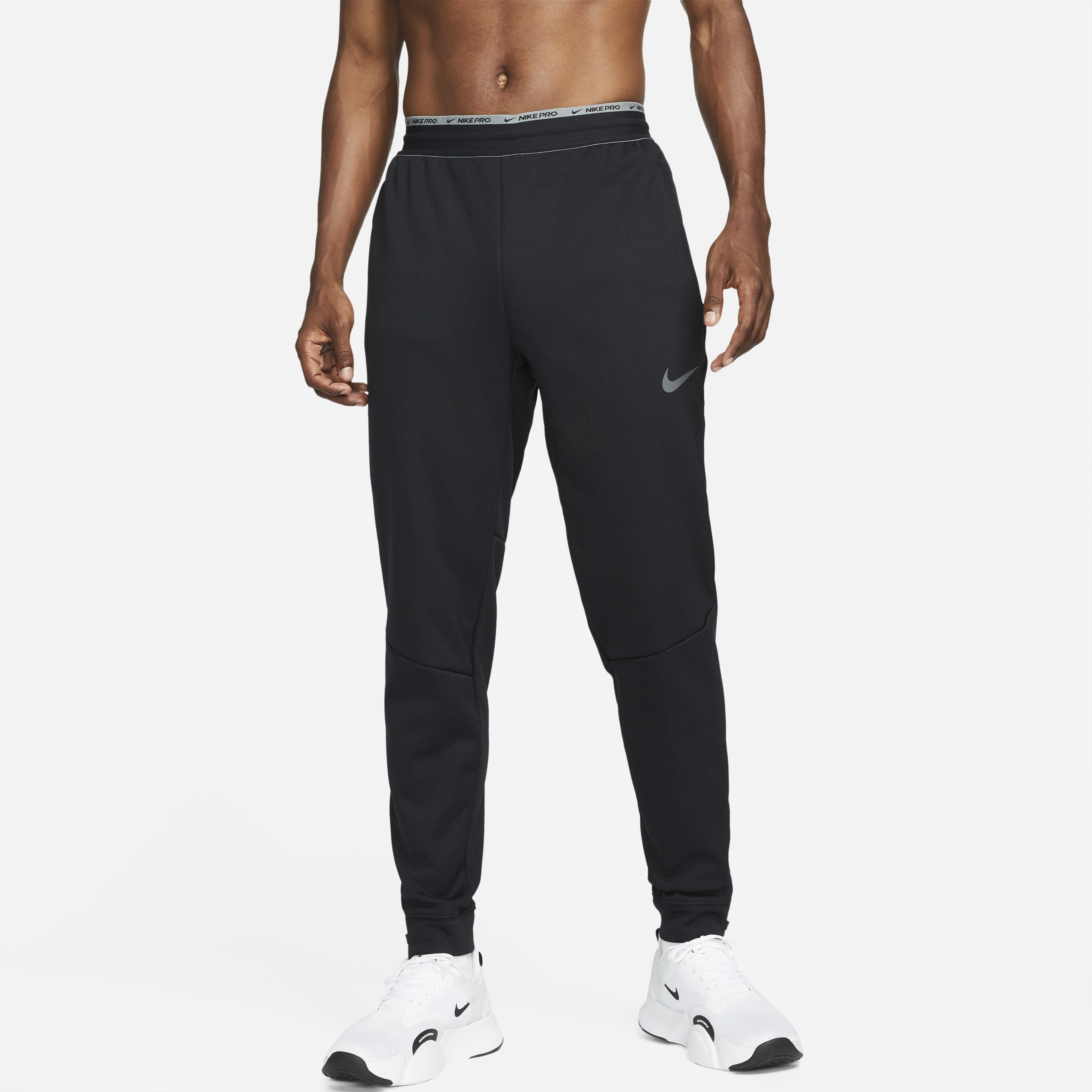 Nike therma trousers sales