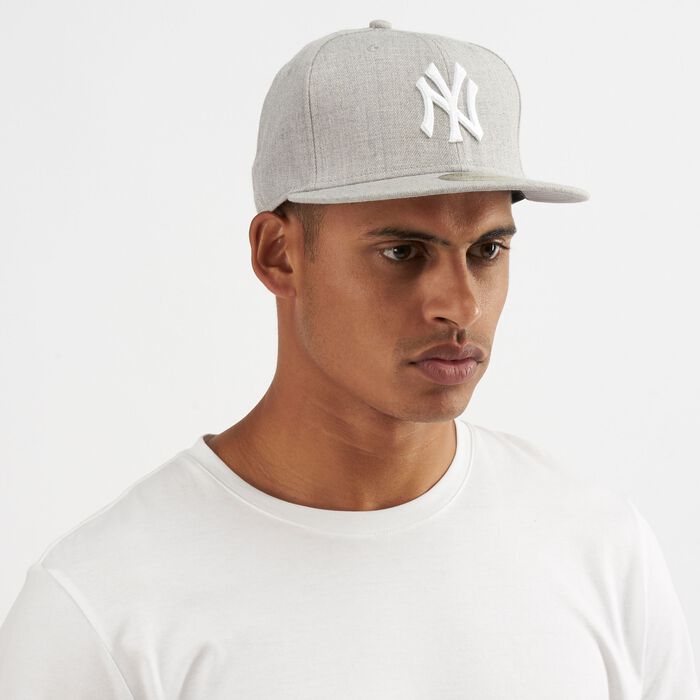 New Era Men’s MLB League Basic New York Yankees 59FIFTY Cap Grey New Era Men’s MLB League Basic New York Yankees 59FIFTY Cap Grey image number 0