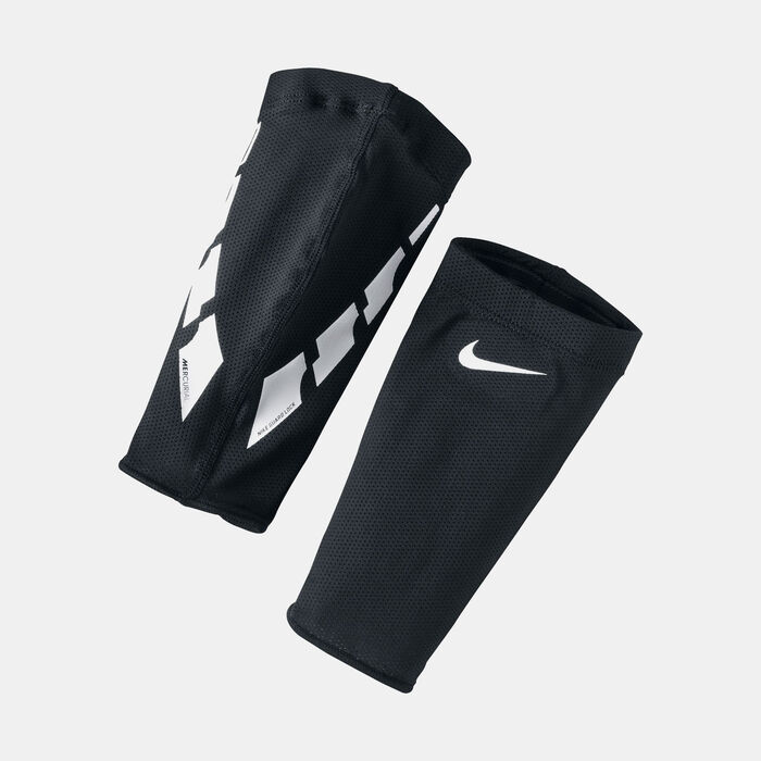 Nike Men's Guard Lock Elite Football Sleeves Black Nike Men's Guard Lock Elite Football Sleeves Black image number 1