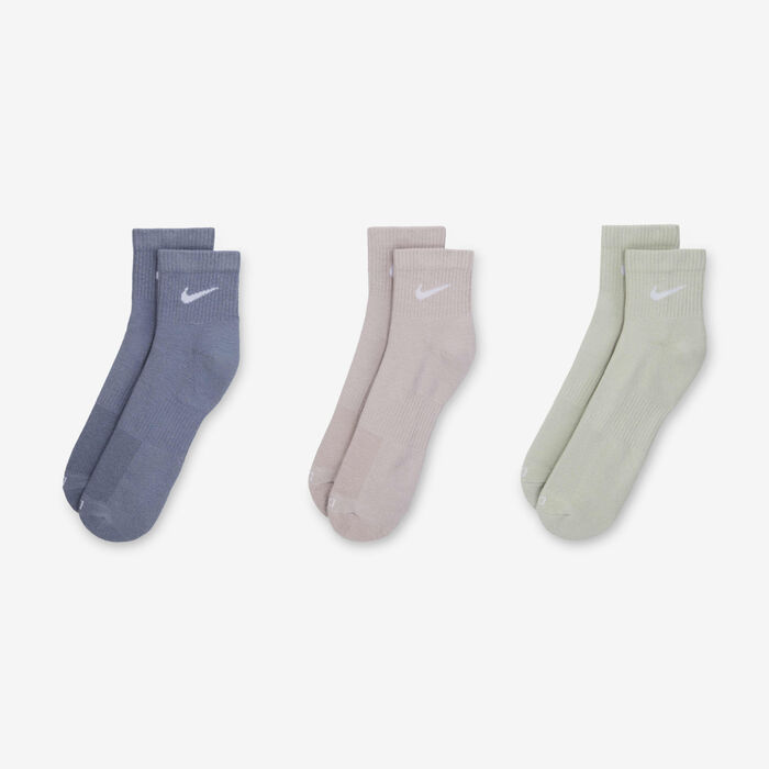 Nike Everyday Plus Cushioned Training Ankle Socks (3 Pairs) Multi-Color Nike Everyday Plus Cushioned Training Ankle Socks (3 Pairs) Multi-Color image number 1
