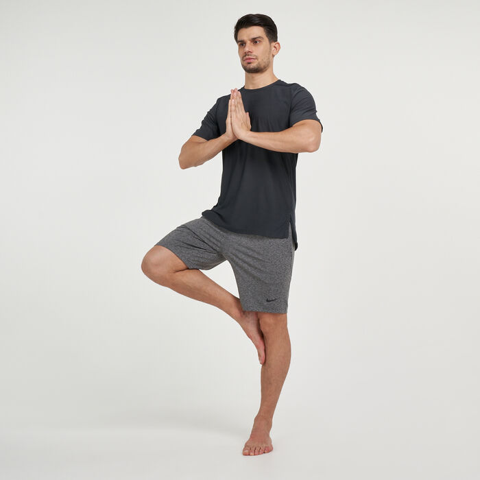 Nike Men's Dri-FIT Yoga Training Shorts Grey Nike Men's Dri-FIT Yoga Training Shorts Grey image number 2